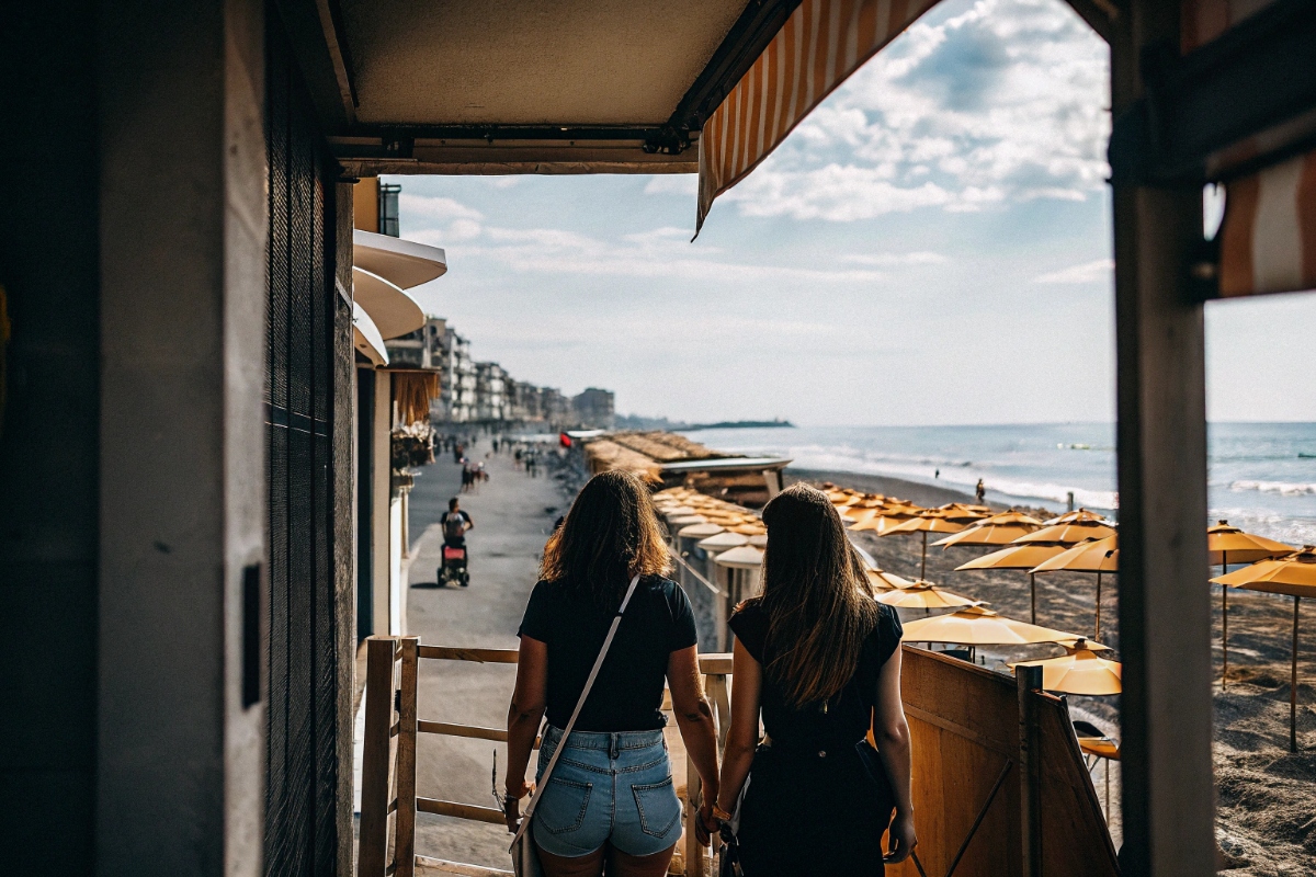 Il lungomare di Lido di Ostia in estate