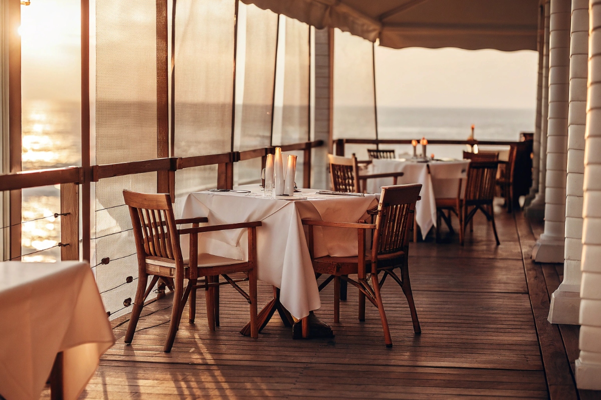 Terrazza del ristorante La Mariposa con vista sul mare di Ostia